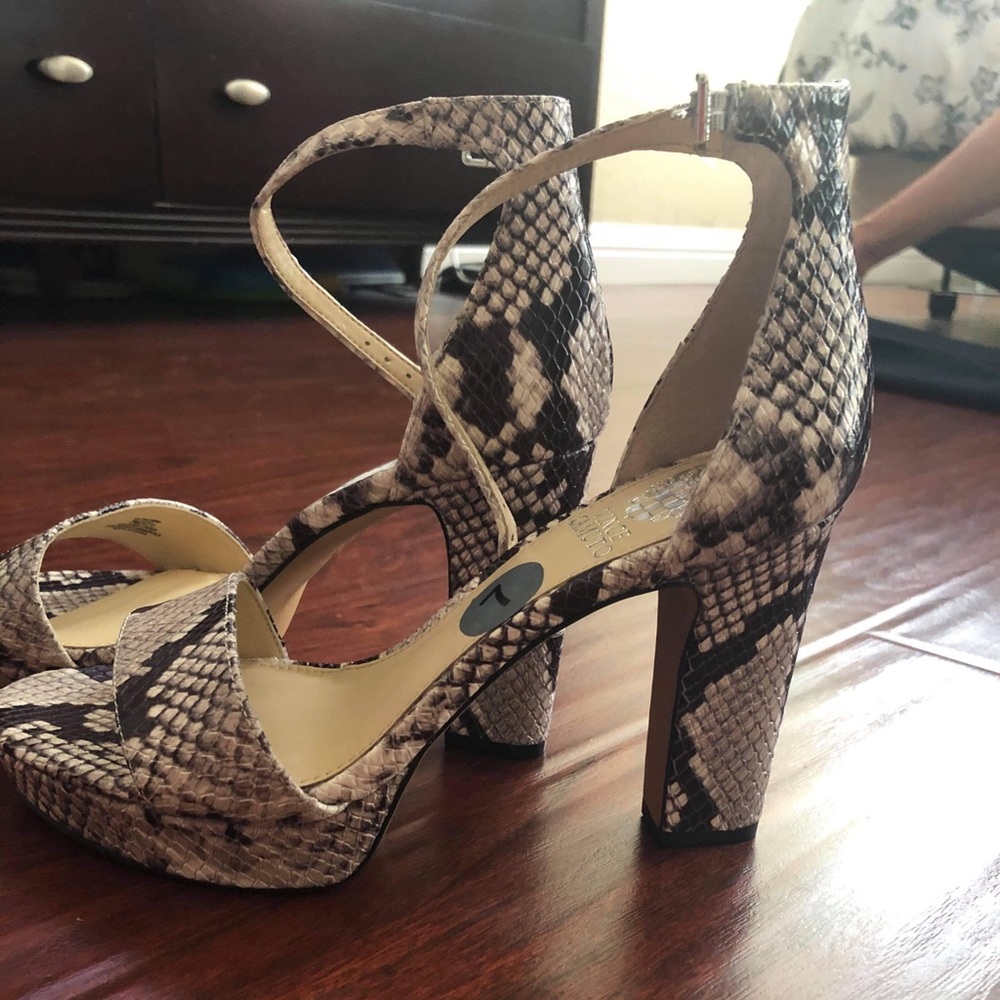 Snake print platform shoes